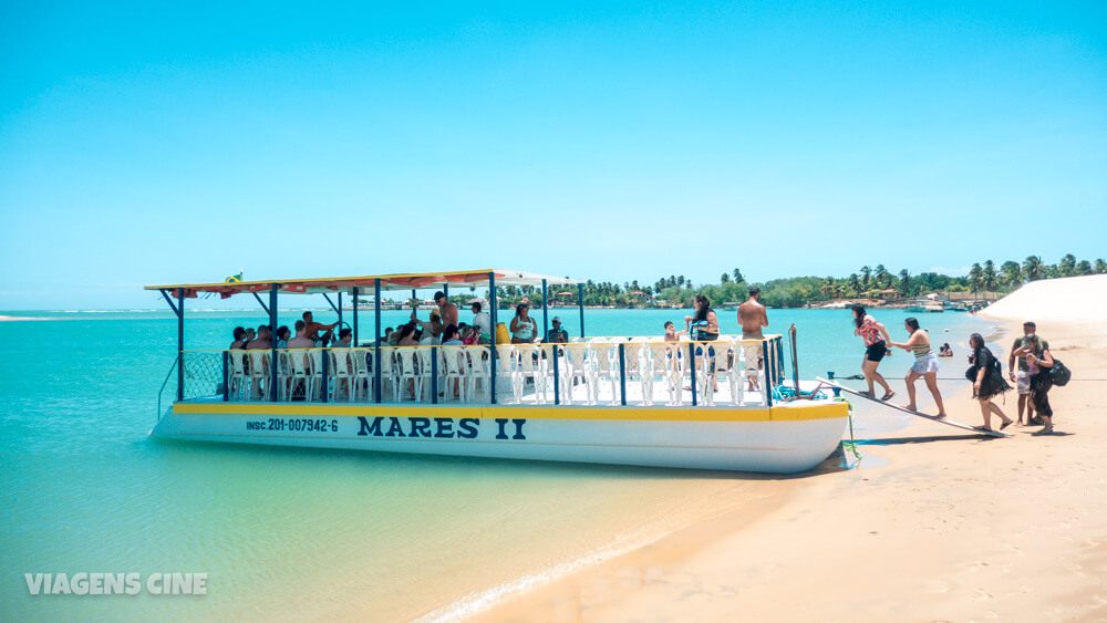 Passeio Flecheiras e Mundaú com barco saindo de Fortaleza